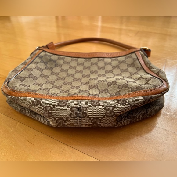 GUCCI 👜 vintage one shoulder handbag. Used and adored. Good condition. - Picture 9 of 11